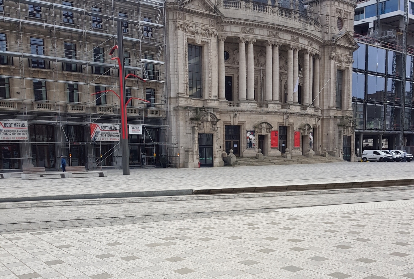 Antwerpen Operaplein Portugese graniet en Chinese graniet
